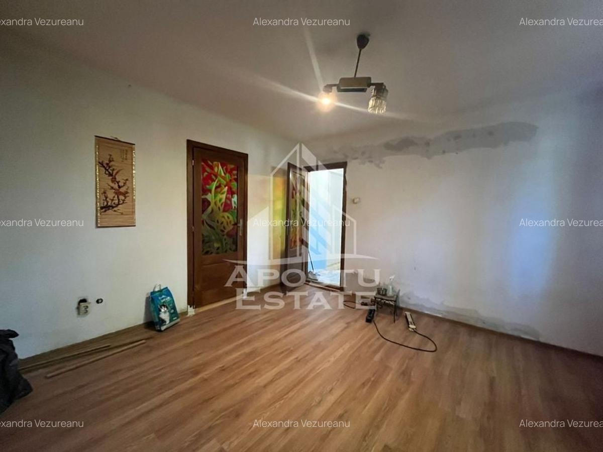 Apartament cu 2 camere, semidecomandat, parter inalt, zona Dambovita - 1
