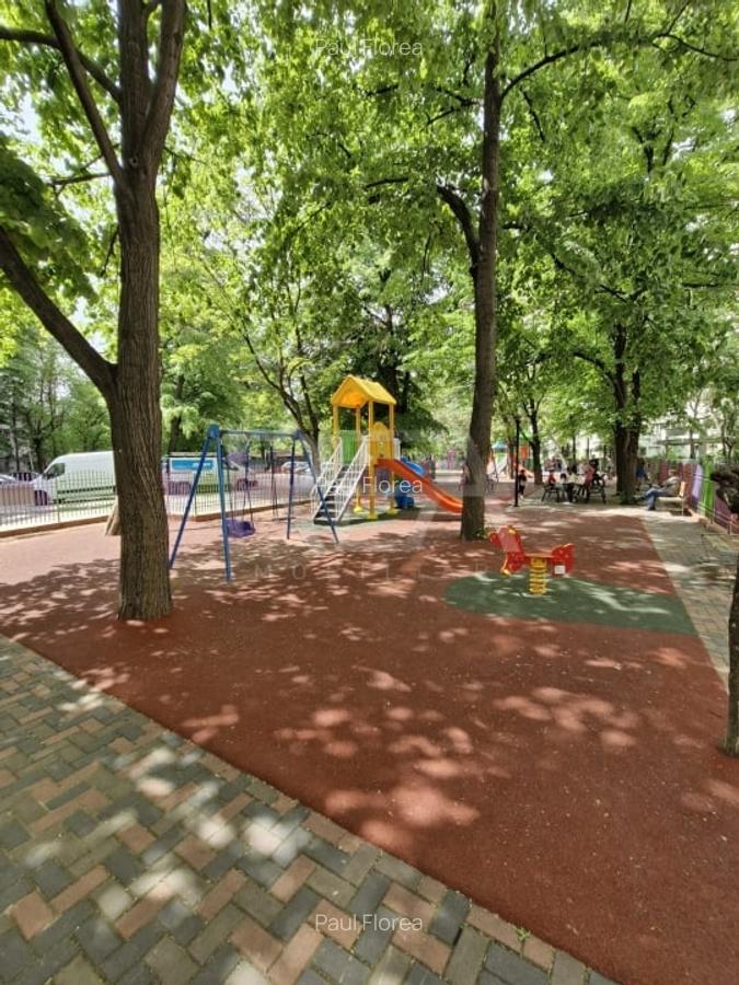 Apartament cu 3 camere de vanzare langa Park Lake la 130000 de euro - 2