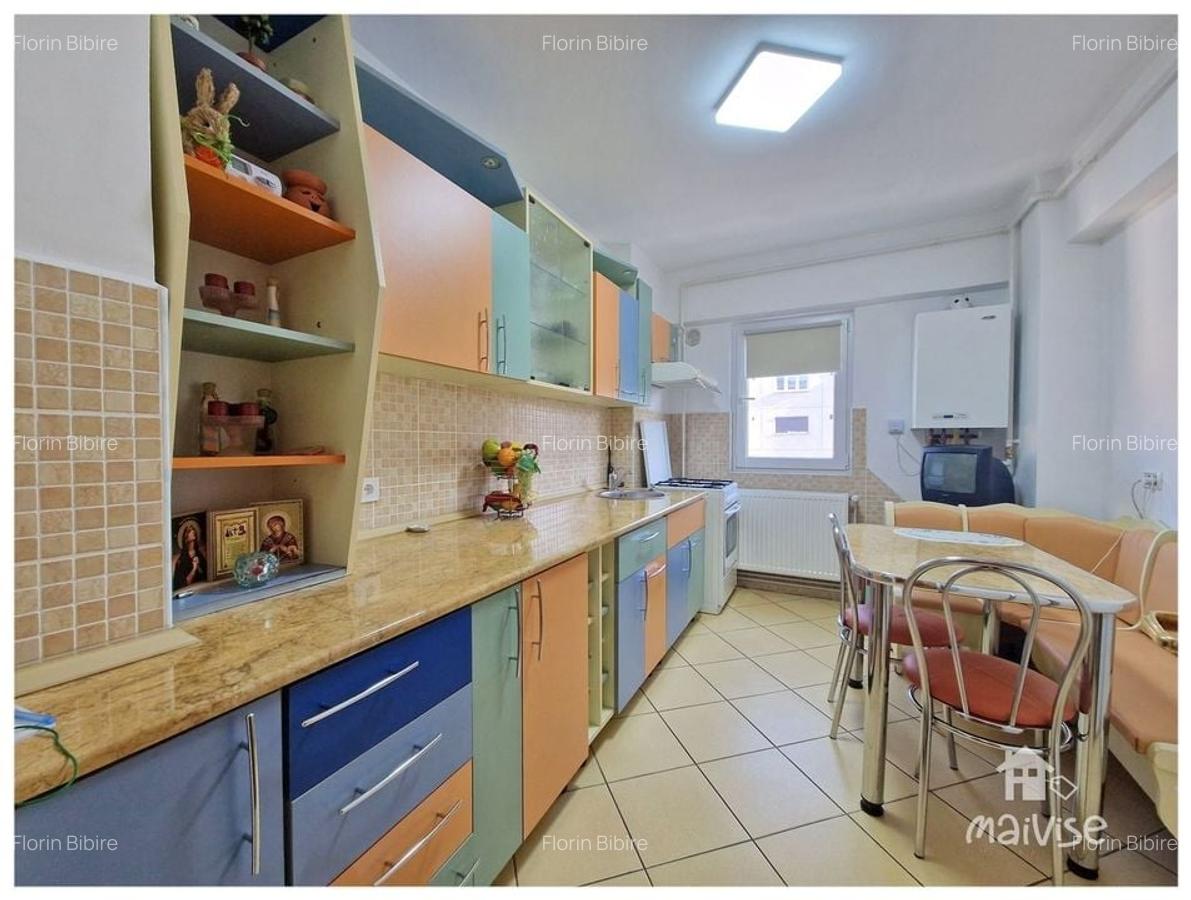 Apartament 3 camere de inchiriat, str Toamnei- Centrul Civic - 13