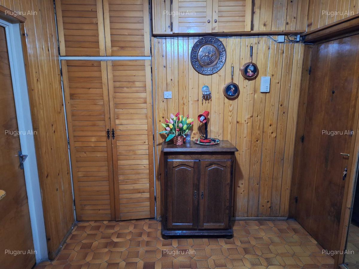 Apartament cu 4 camere semidecomandat în Teiul Doamnei - 9