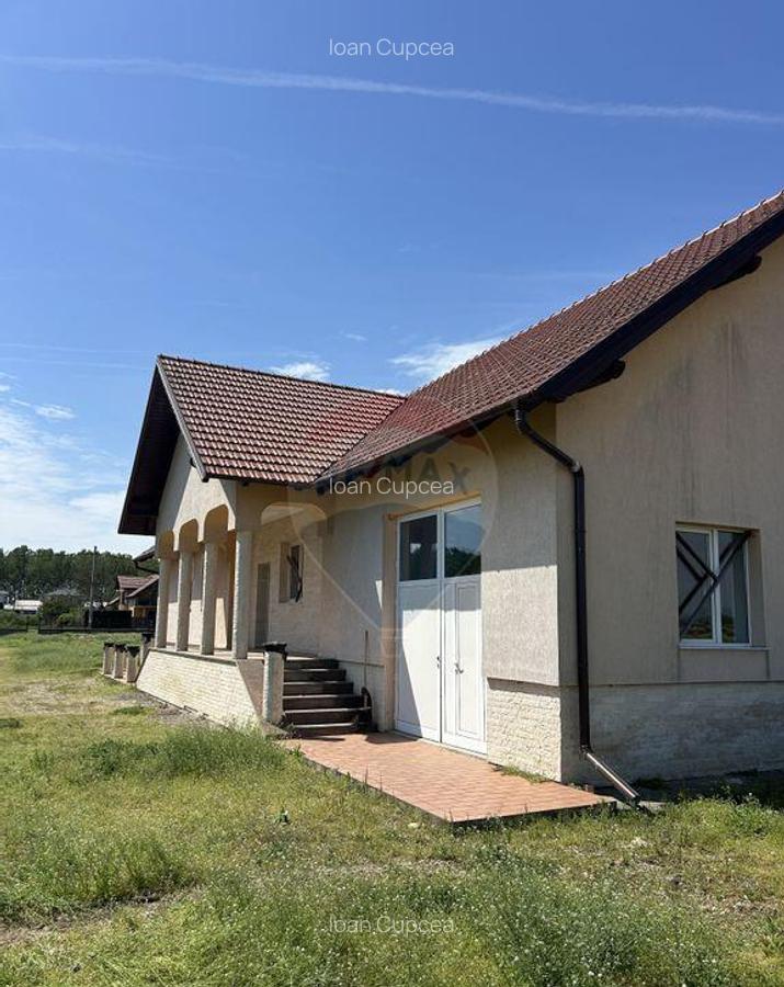 Casa cu 5 camere finisata si 10.400 m2 teren de vanzare... - 9 Casa cu 5 camere finisata si 10.400 m2 teren de vanzare... - 9