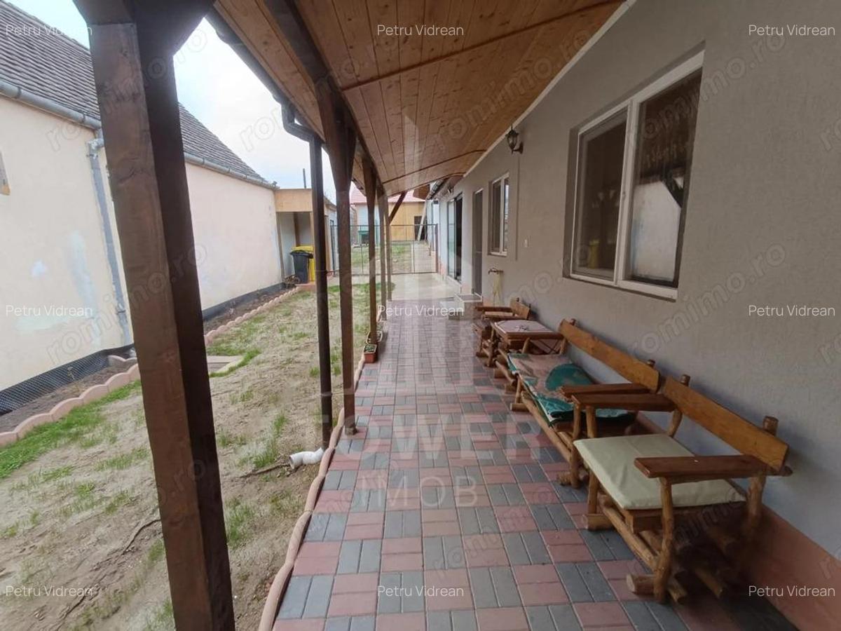 Casa de vanzare in satul Ro?ia cu vedere panoramica spre Mun?ii Fagaras - 9