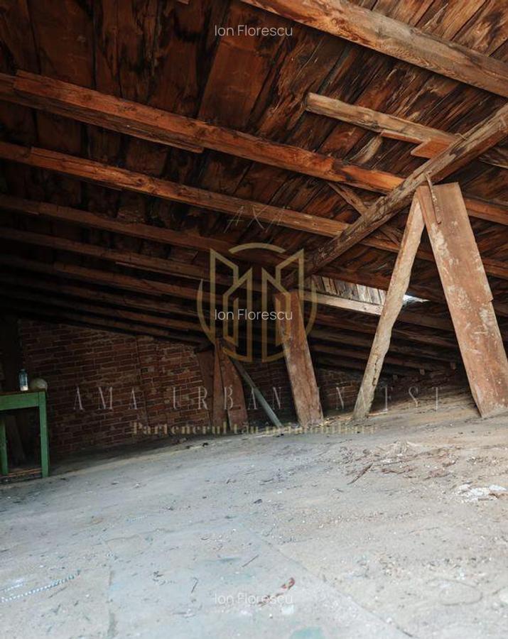Casa singur curte Eroii Revolu?iei - 12