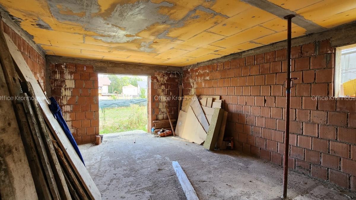 Apartament cu 3 camere în Tractorul - 21