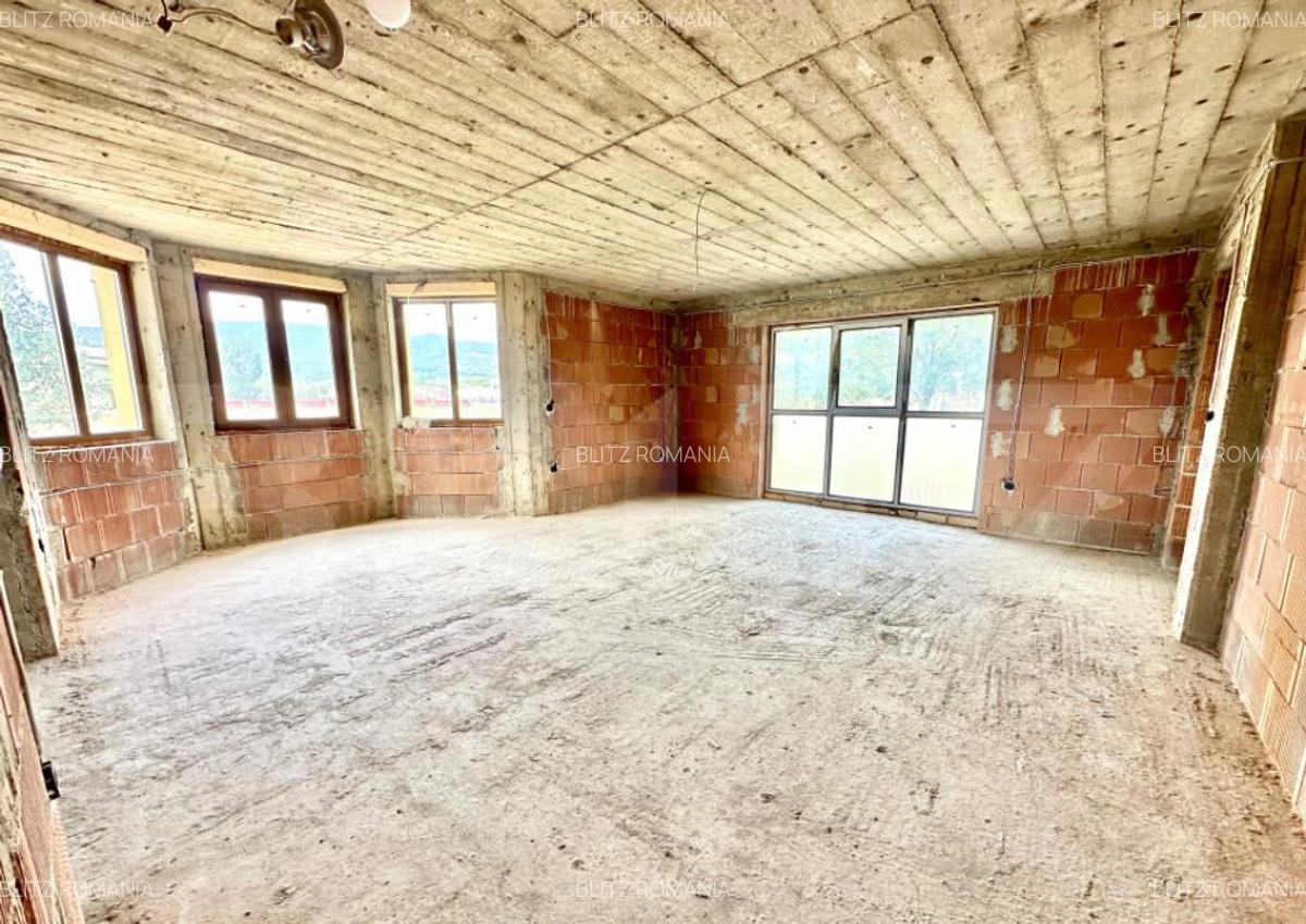 Casa spatioasa cu 5 camere,interior la rosu,423 mp teren,Mic - 3