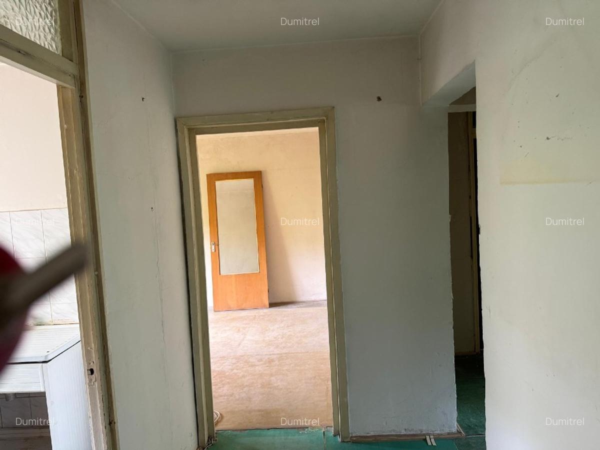 Vand apartament 4 camere, decomandat, etaj 1 - Rahova, Sos.Salaj - 9