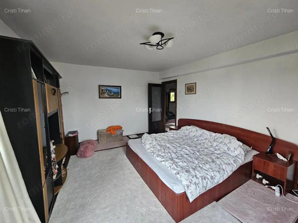 Casa 300mp utili- teren 550mp Sector 4 - Luica Giurgiului Piata Resita - 11