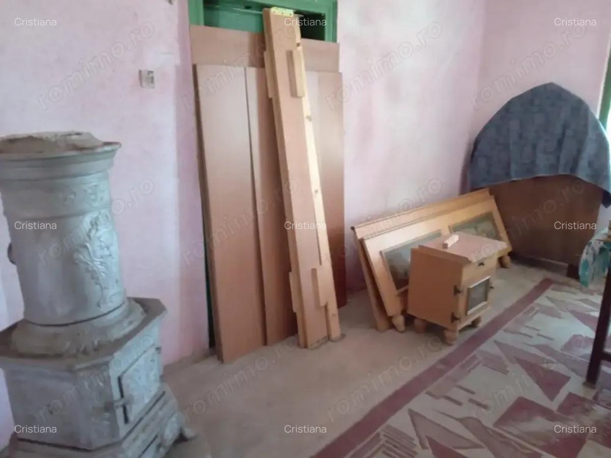 Casa mare la ?ara cu teren generos in zona superba - 5 Casa mare la ?ara cu teren generos in zona superba - 5