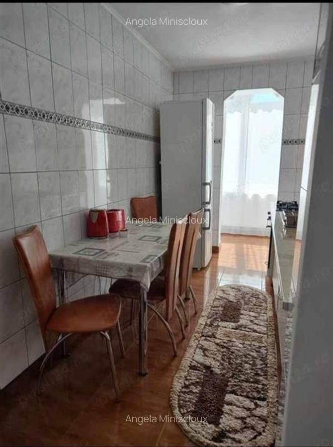 Apartament cu 3 camere decomandat în Astra - 9