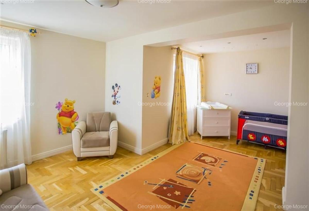 FILM ! Pe armonia a 1.100 mp teren/ gradina, Vila galanta,cu 3 apartamente disti - 12