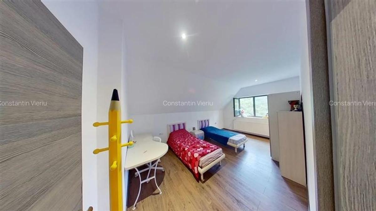 Casă individuală cu 9 camere în Exterior Est - 10