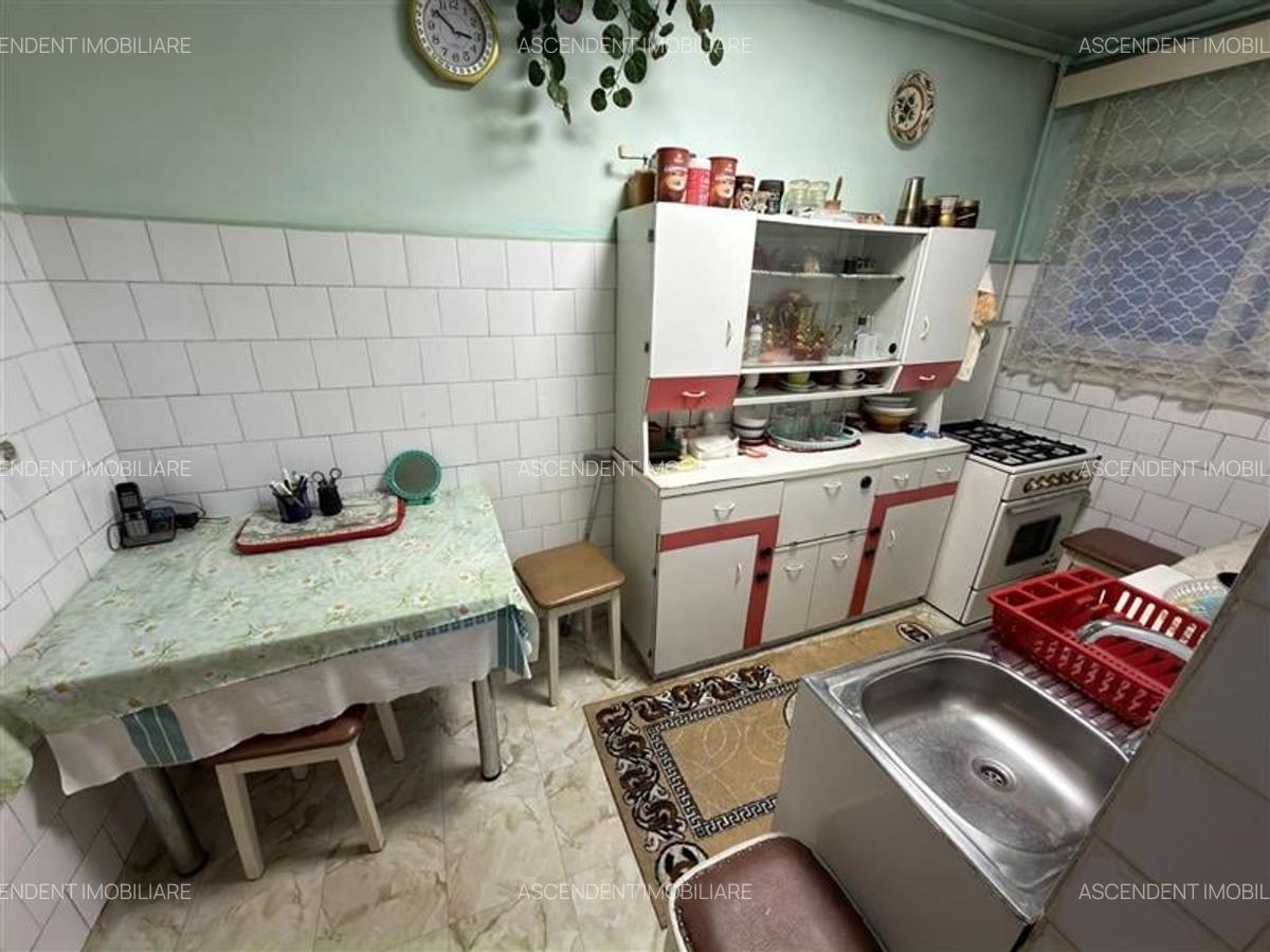 FILM&3D! Refugiu urban,decomandat, farmec autentic,balcon spatios,Dambu Petros,T - 3