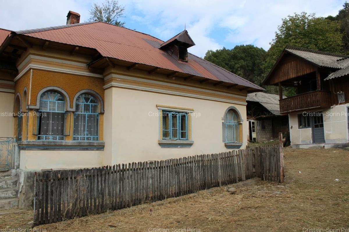 Casa si teren 5.000 mp, Stroesti - 2