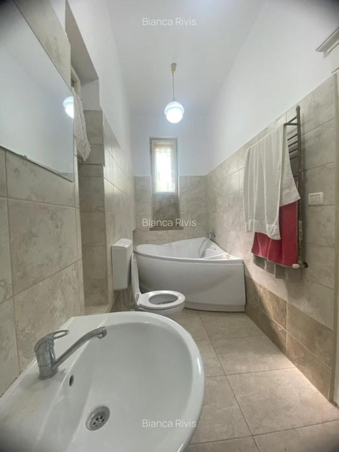 Apartament spatios, cu garaj, in zona - 10