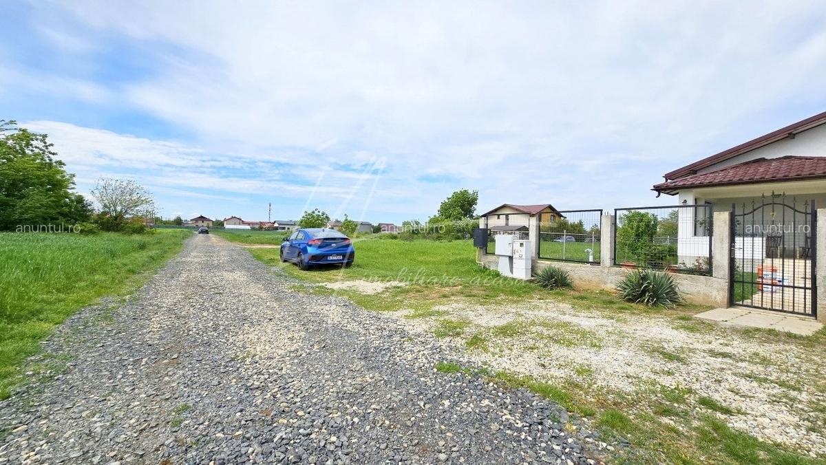 Teren intravilan in zona rezidentiala, la 1 km de A0 si A1 - 11