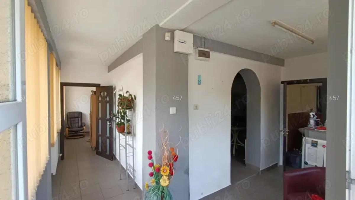 Inchiriez spatiu comercial Calimanesti centru - zona cu TRANZIT - 3 Inchiriez spatiu comercial Calimanesti centru - zona cu TRANZIT - 3