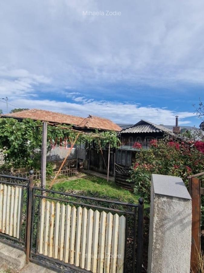 Maneciu Pamanteni - Casa  si anexa 170 mp construiti - 4 camere - 460 mp teren - 4