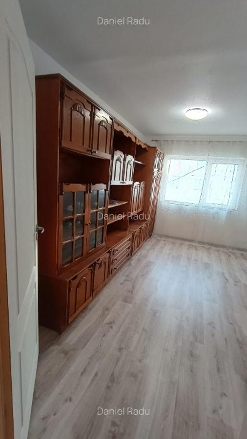 Vând garsonieră curată și aranjată  într-un mod plăcut și confortabil,având 20mp - 6