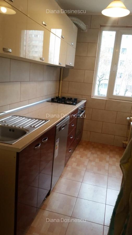 Inchiriere apartament renovat trei camere Titan - 2