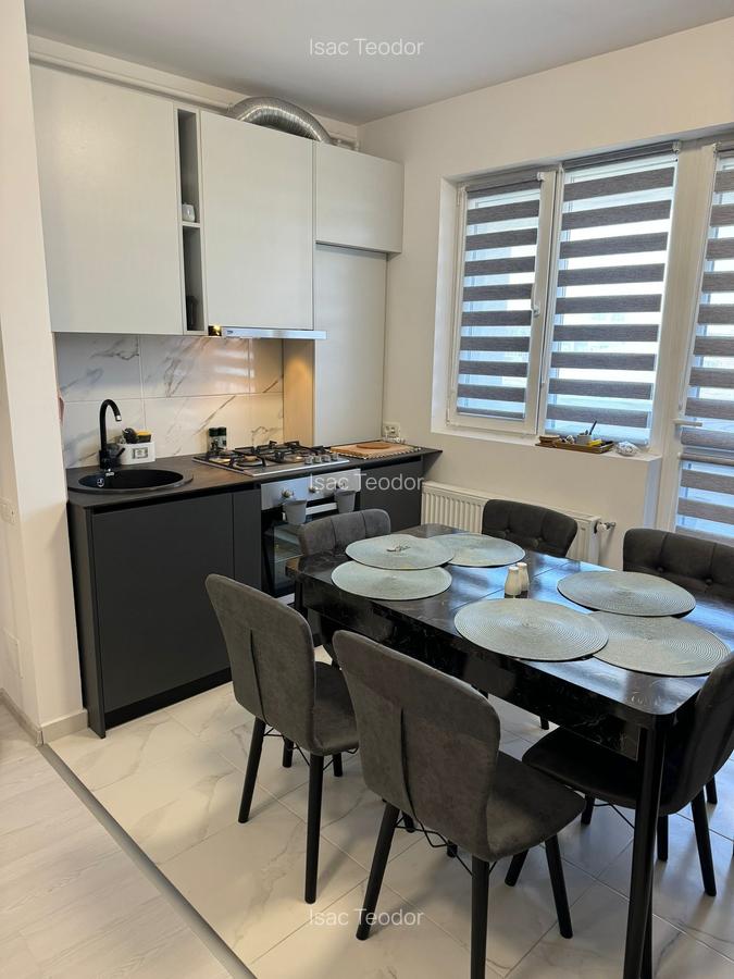 Apartament cu 2 camere decomandat în Apărătorii Patriei - 3