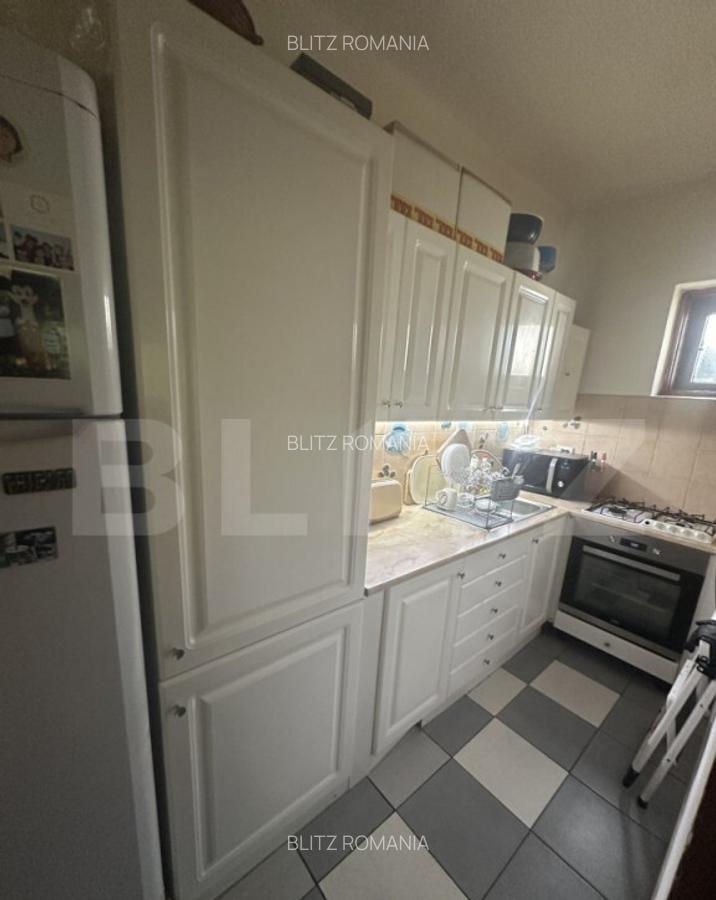 Doua case de vanzare cu 3 camere 120mp, intr-o curte de 536m - 6