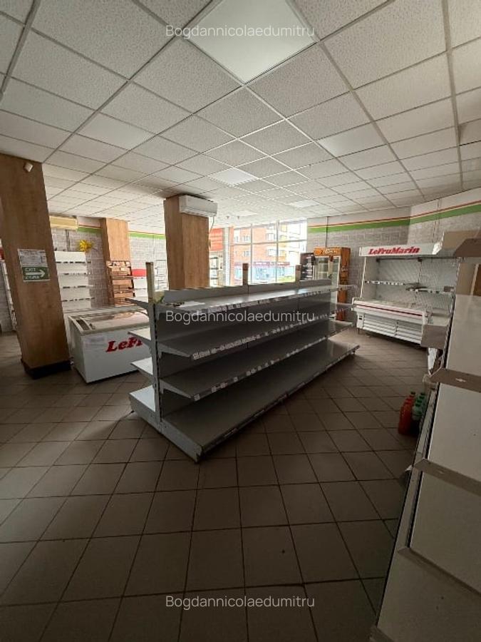 Racadau Spațiu vitrină mare și generoasă - 5