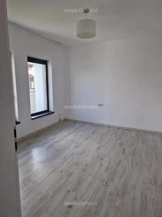 Duplex 4 camere, 154 mp utili, cu garaj si 2 fronturi stradale - Mosinita Noua - 10