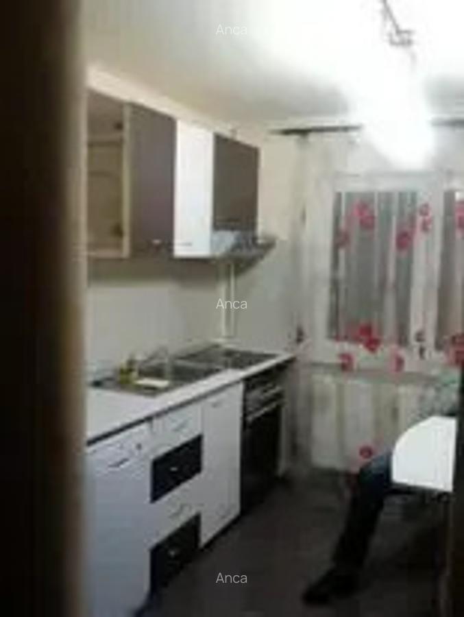 Inchiriez apartament cu 4 camere - 4