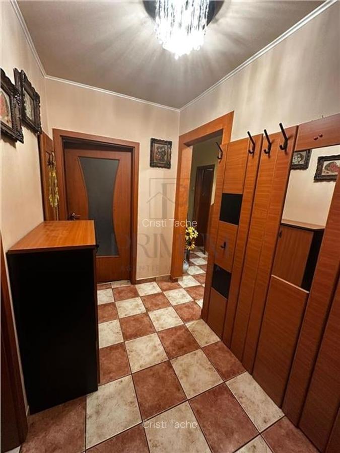CIRCUMVALATIUNII - ETAJ 1 - BLOC IZOLAT - 4 camere - 2 bai - debara - decomandat - 4