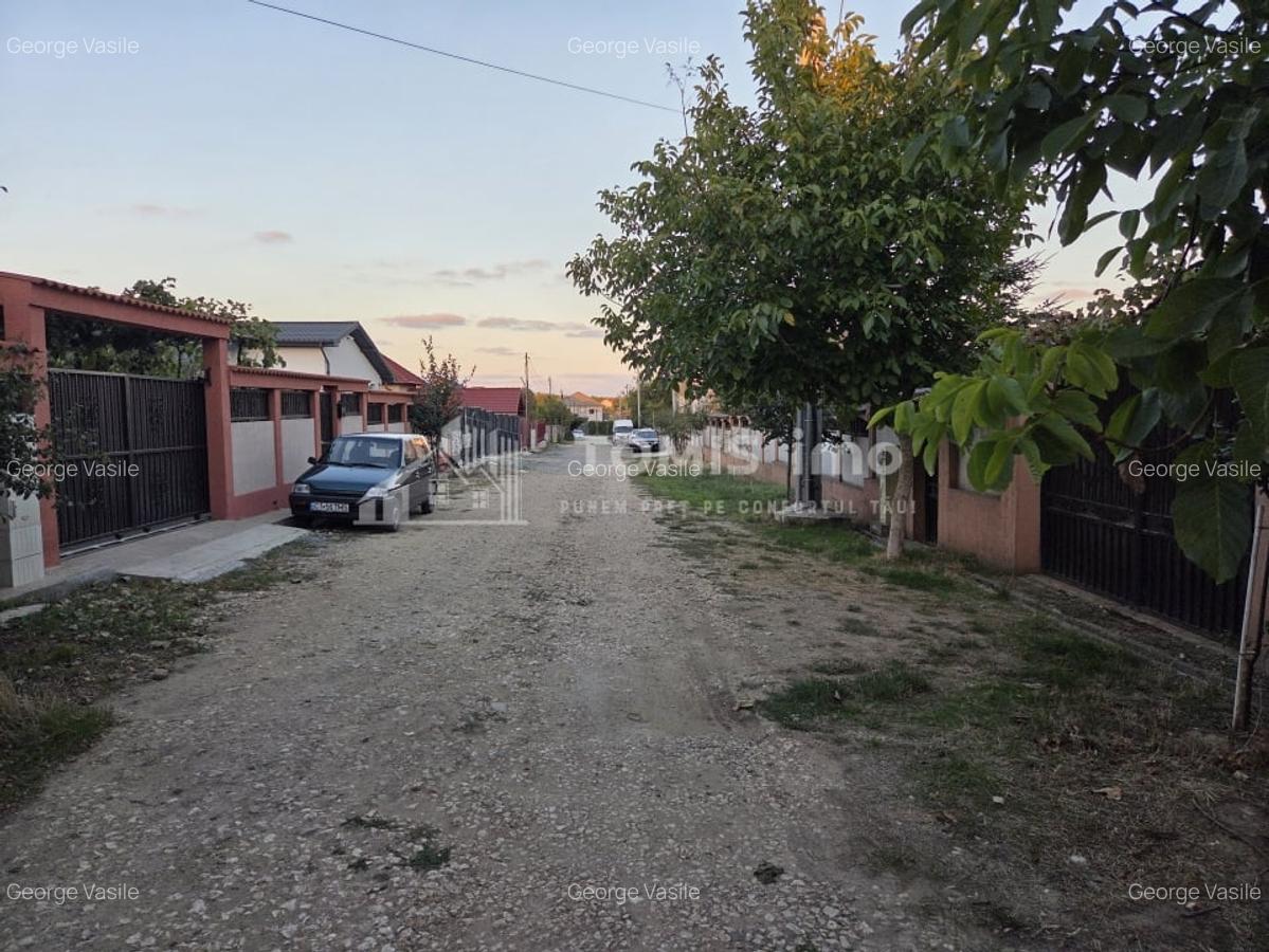 Casa cu mansarda, la rosu, in Lazu - 18