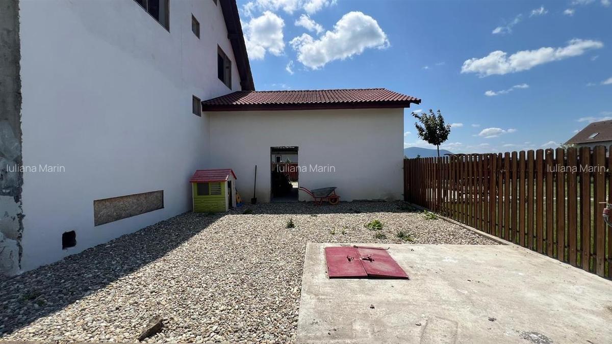 Vila la rosu intr o zona rezidentiala exclusivista Halchiu - 8