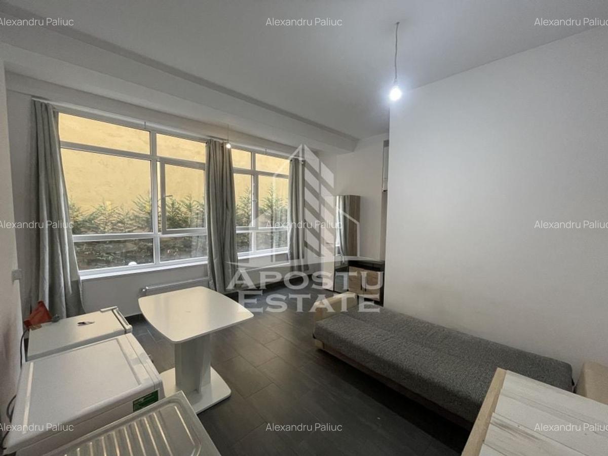 Spatiu comercial + loc de parcare,  23 mp,  Zona Soarelui - 1