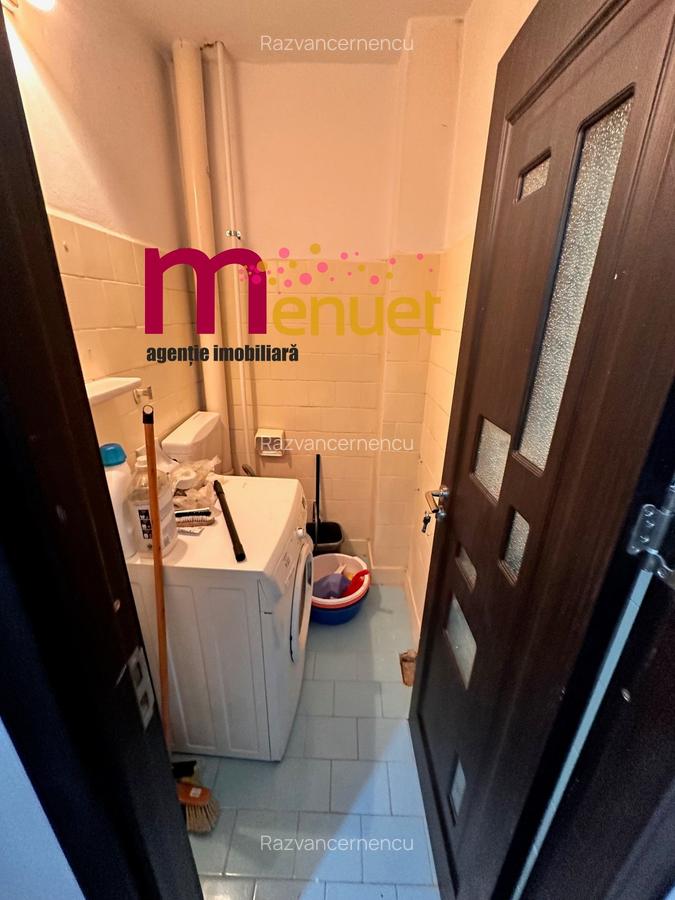 Apartament 3 camere ,zona Biserica cu Ceas,etaj 2 - 10