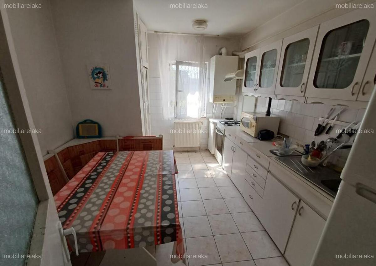 Republicii, zona Marinex, 4camere, etaj 3 - 5