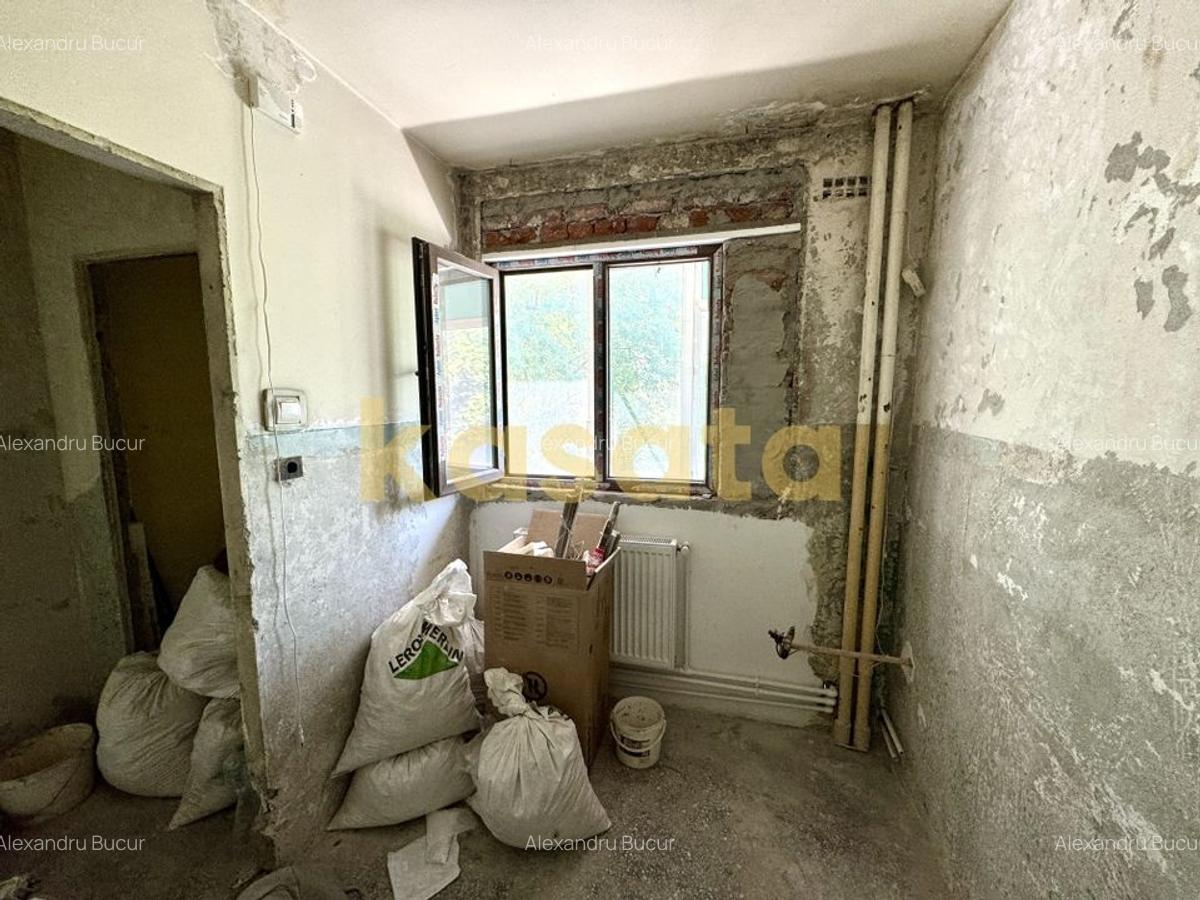 Pentru renovat - vanzare 2 camere la 200 de metri de statia de metrou - 6