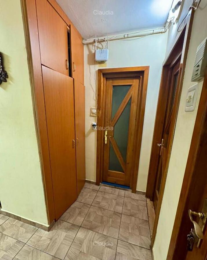 Apartament de 3 camere zona TRACTORUL - 2