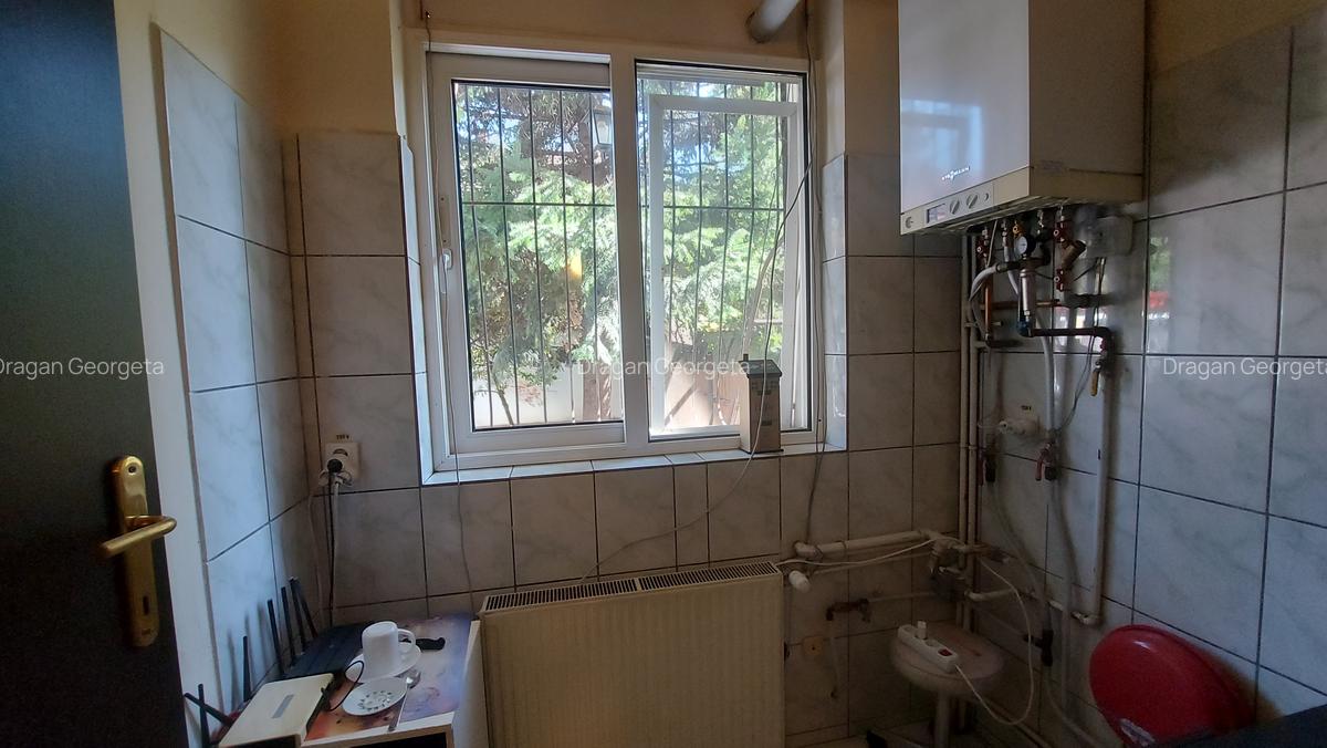 BARBU VACARESCU-LACUL TEI vila 7 camere - 16