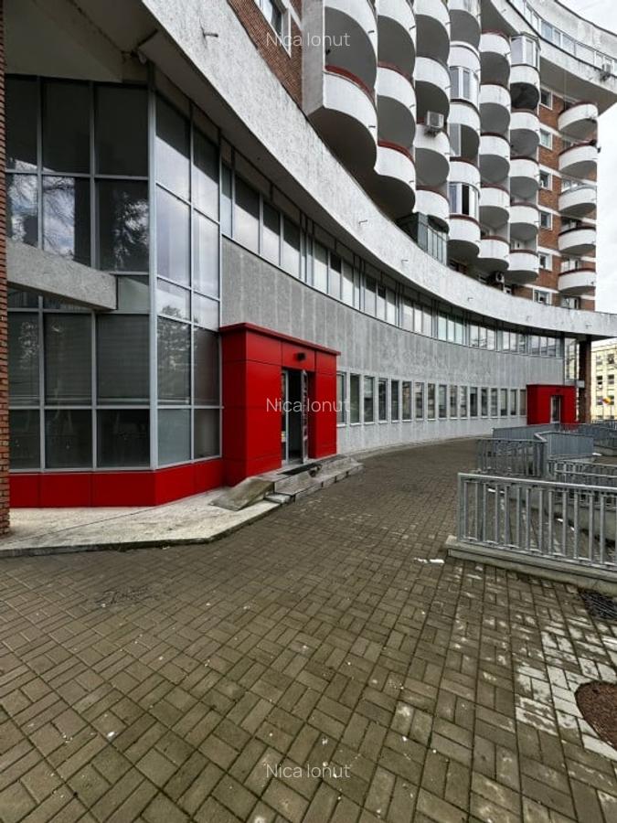Spatiu comercial pe 2 nivele 700mp cu 20 incaperi si 10 bai pretabil clinica - 1