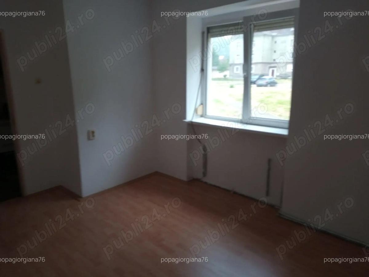 Vand sau schimb apartament Resita - 2