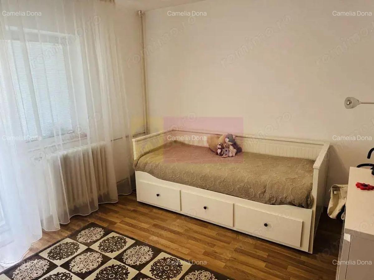 Vanzare apartament de 3 camere Tineretului-Pasaj - 2