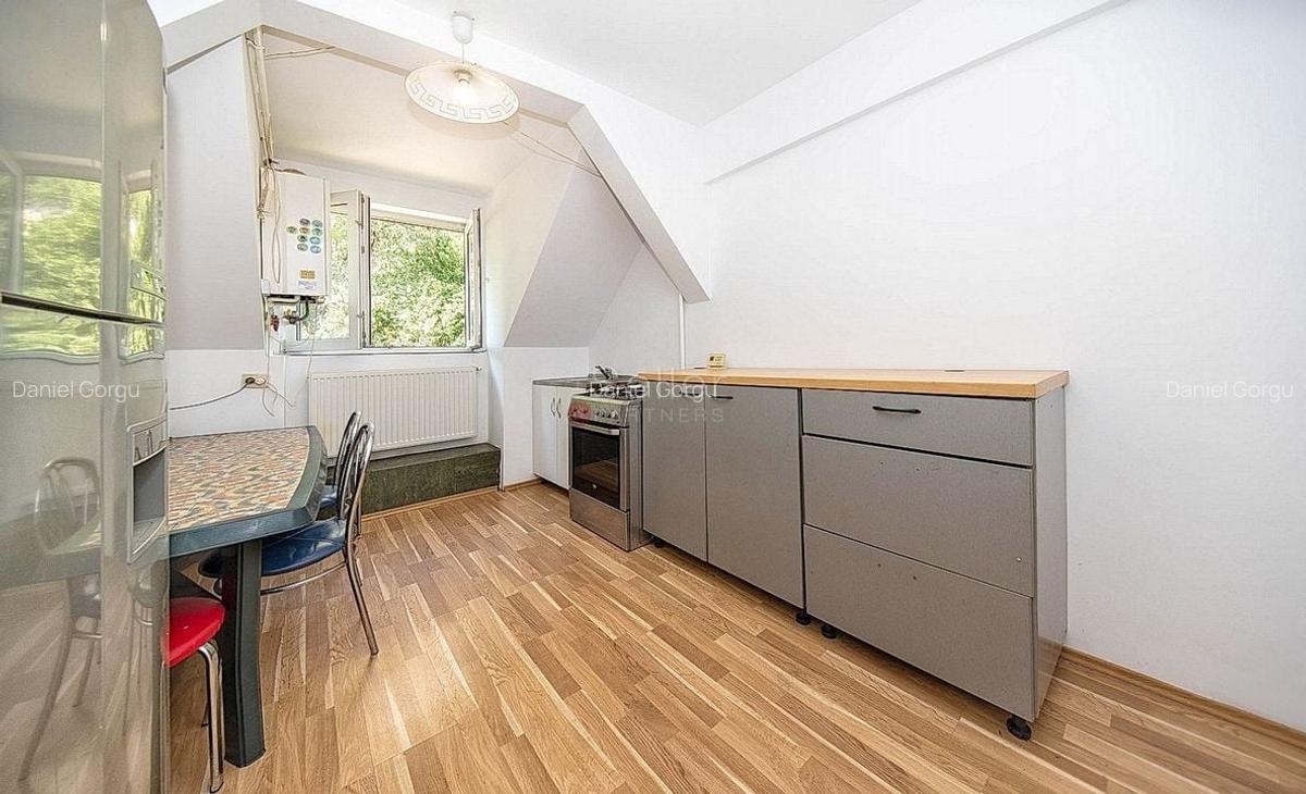 Apartament cu 3 camere decomandat în Central - 8