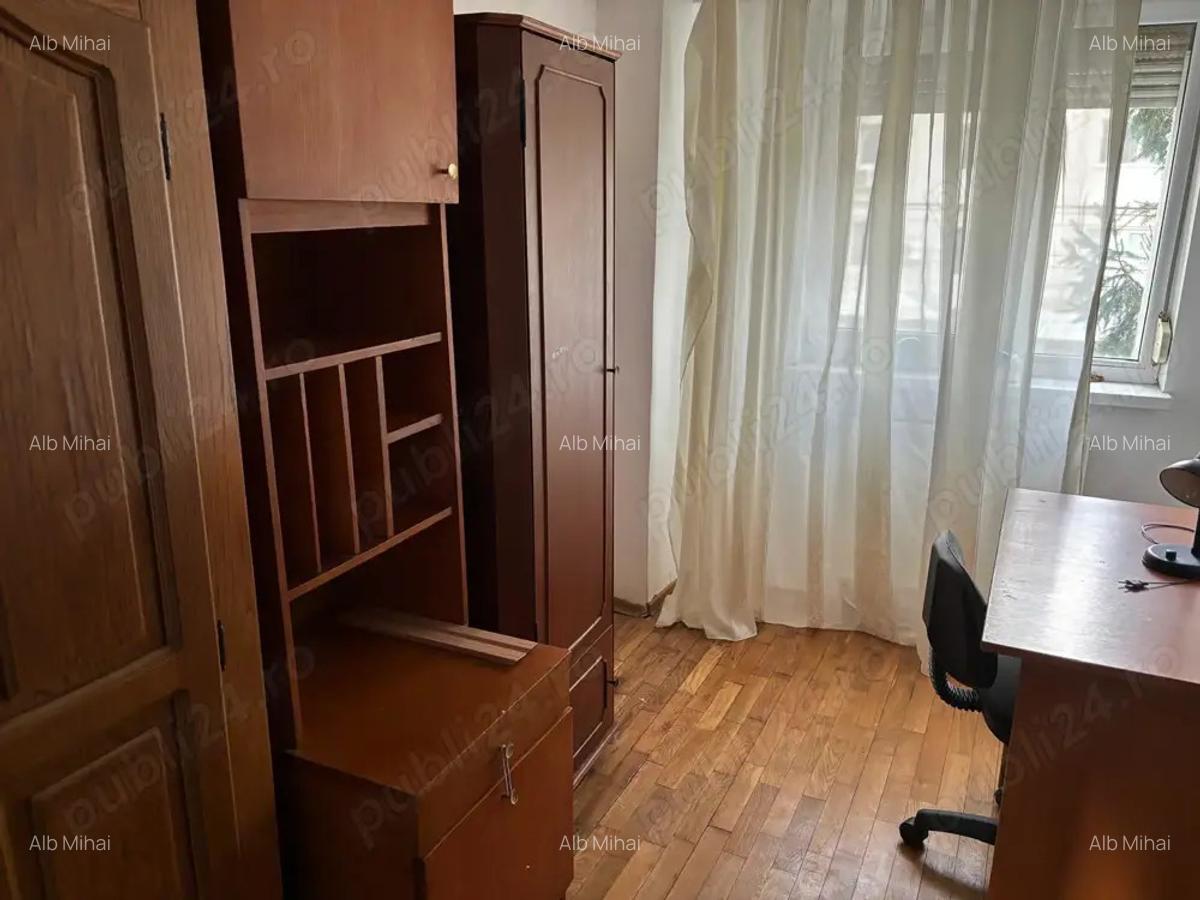 Inchiriez apartament 3 camere Piata Mare a Moldovei - 3