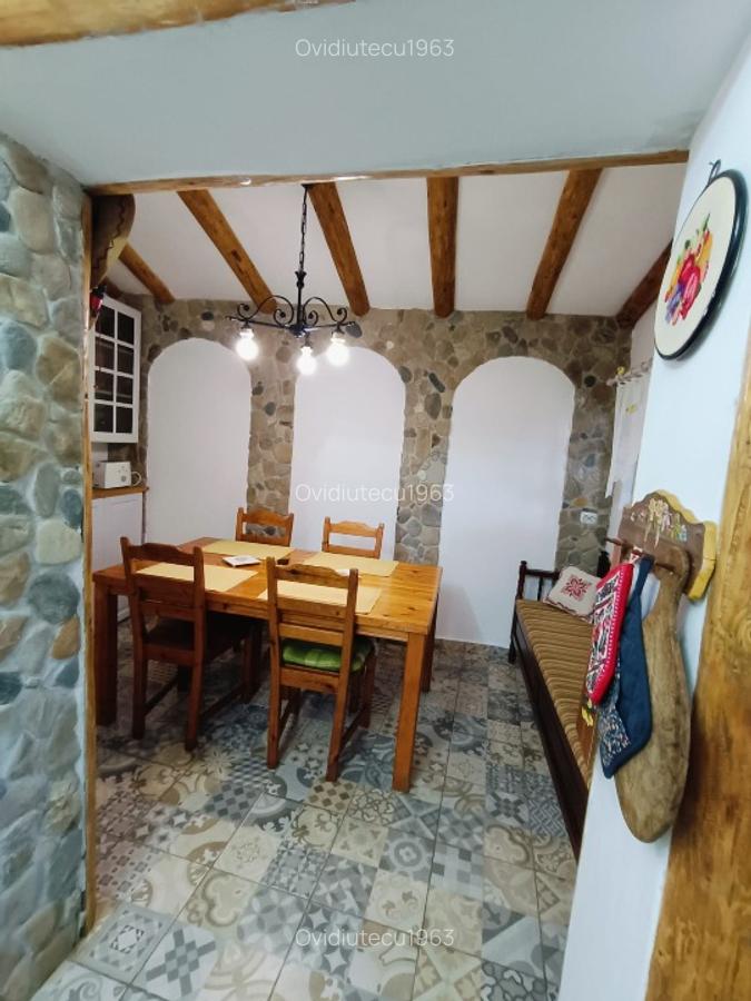 Vand casa la munte ,cu utilitati(apa,en.el)amenajata semirustic,panorama super.! - 10 Vand casa la munte ,cu utilitati(apa,en.el)amenajata semirustic,panorama super.! - 10