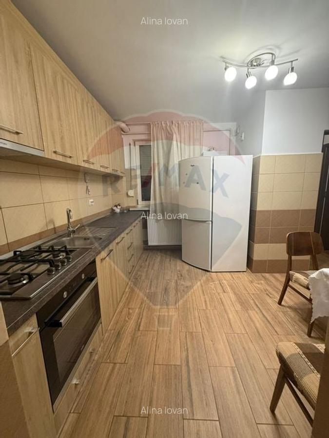 Apartament cu 3 camere de inchiriat in zona Central - 1
