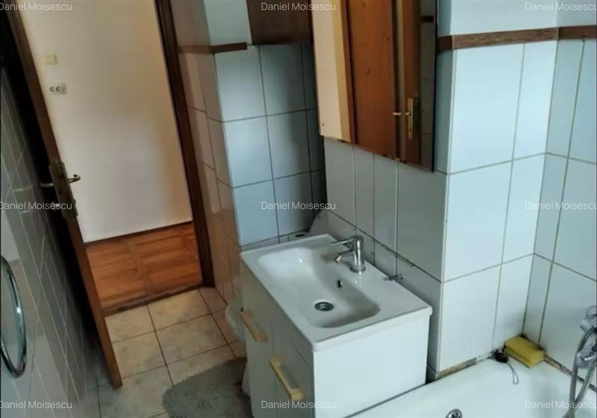 Decomandat, mobilat si utilat in Complexul Studentesc - 6