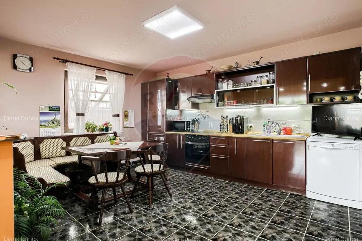 Casa primitoare de vanzare in localitatea Lipova - 15