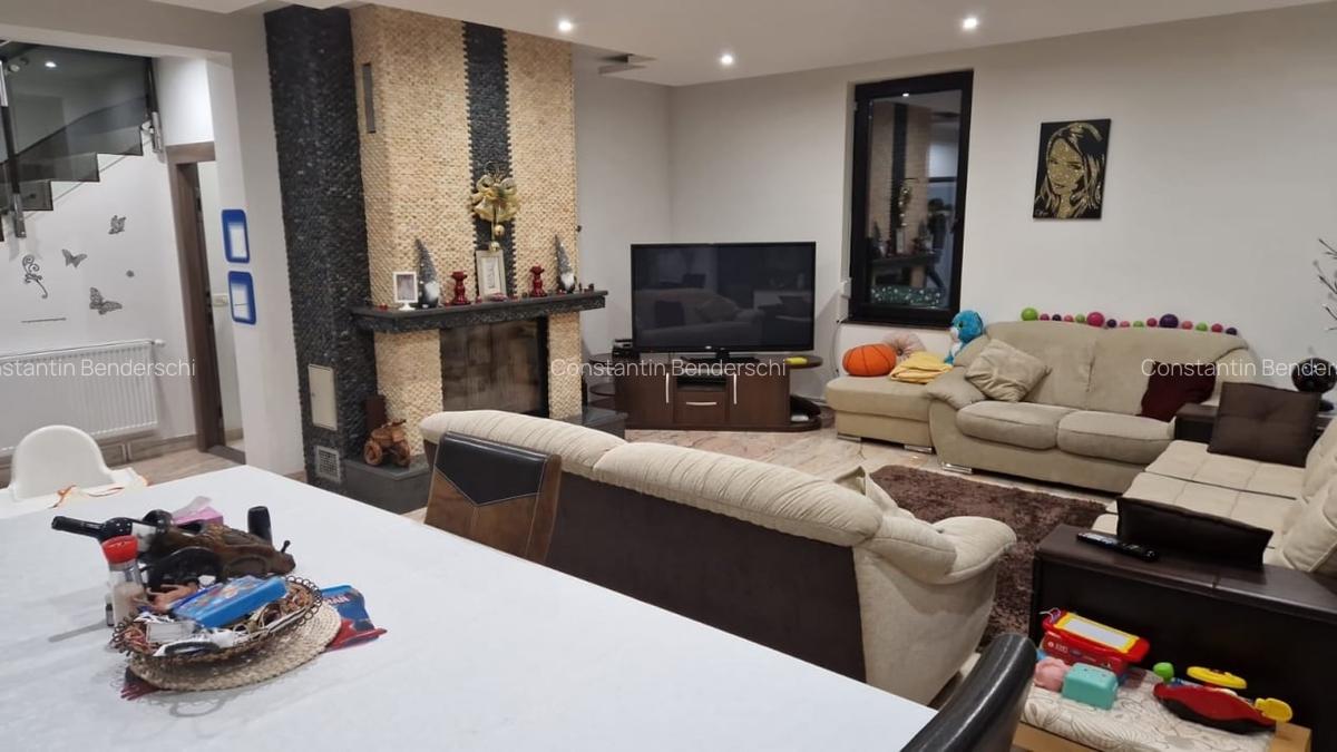 Vila cu 10 camere de vanzare D+P+1 Etaj mansardat in Busteni - 2