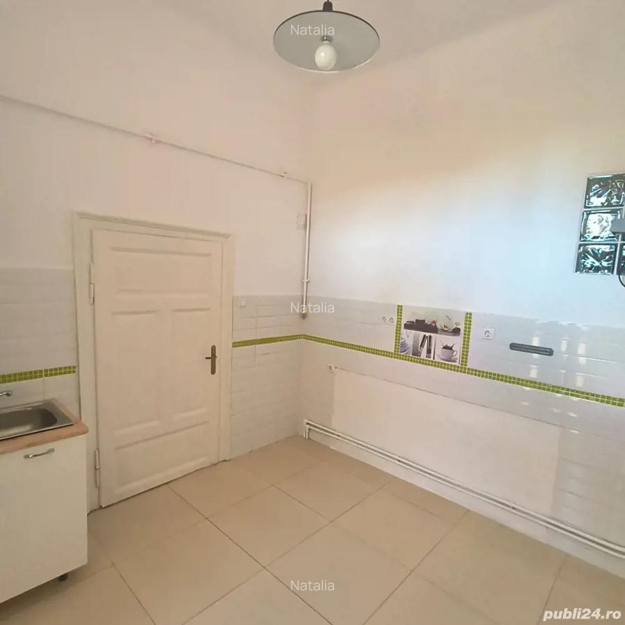Vand apartament 2 camere la curte - 1