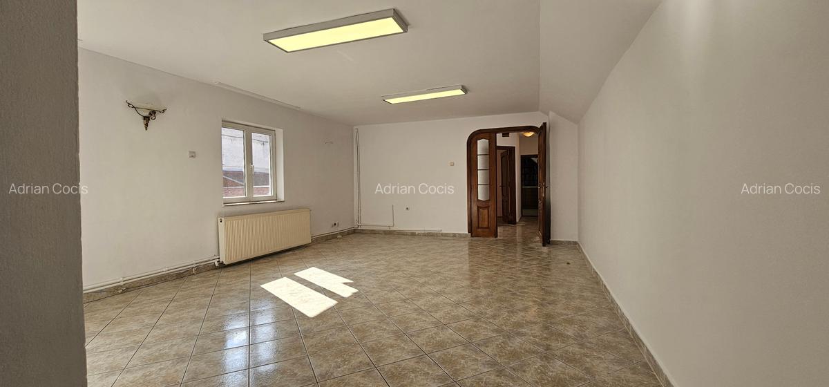 Apartament cu 4 camere semidecomandat în Brașovul Vechi - 2