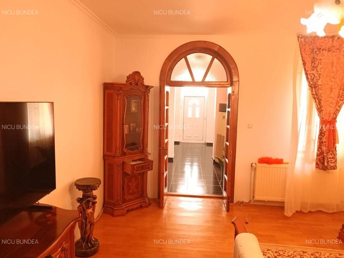 ? VILA DEOSEBITĂ DE VÂNZARE ÎN ARAD - ZONA CENTRALĂ - 13